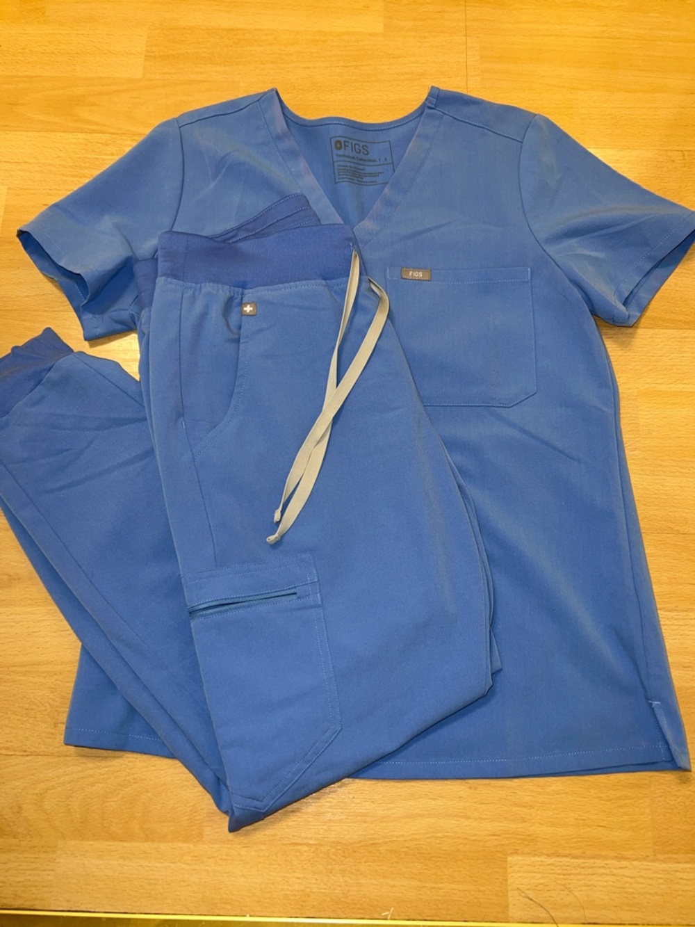 FIGS Catarina One Pocket scrub top and Zamora Jogger scrub pants set -ceil blue